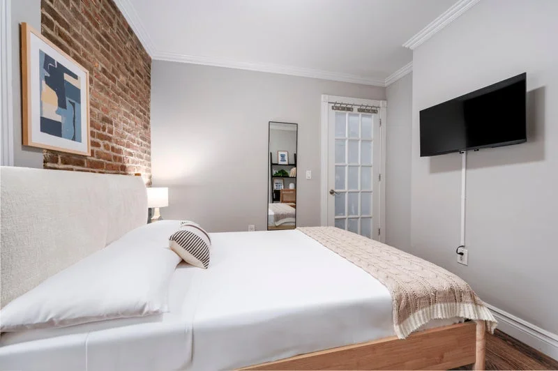 Private room with shared bathroom in Midtown – Furnished, photo 4