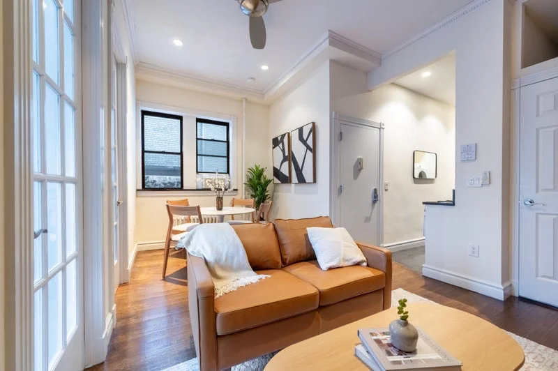 Private room with shared bathroom in Midtown – Furnished, photo 5