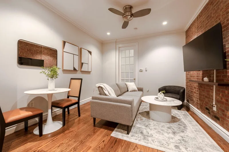 Private room with shared bathroom in Midtown – Furnished, photo 8