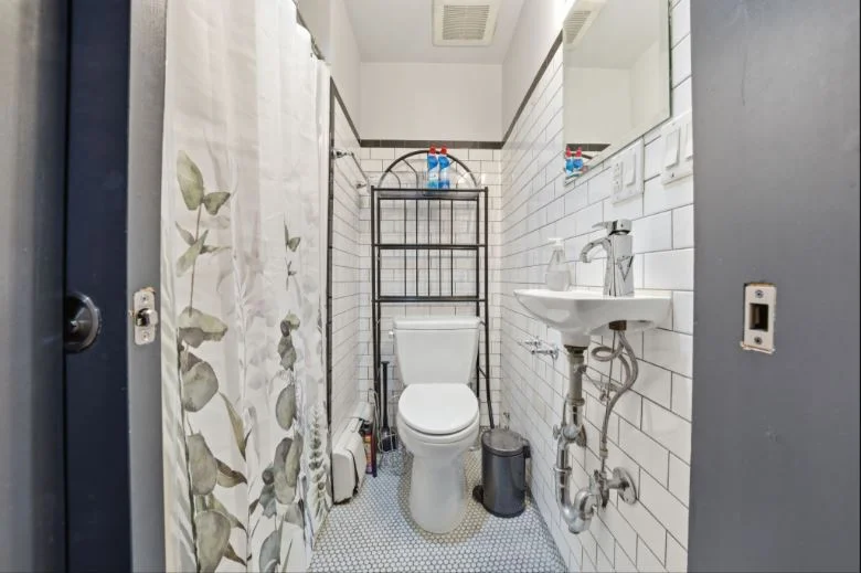 Private room with shared bathroom in Upper East Side – Furnished, photo 7