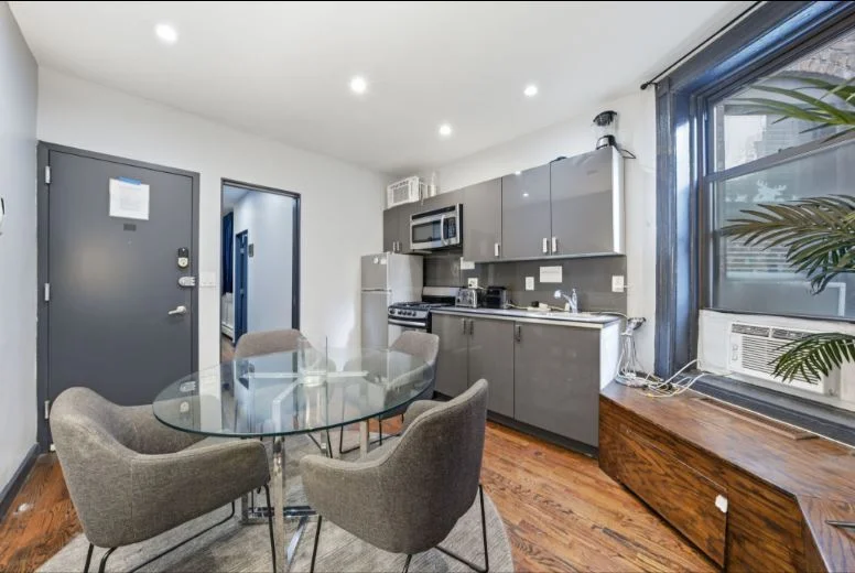 Private room with shared bathroom in Upper East Side – Furnished, photo 8