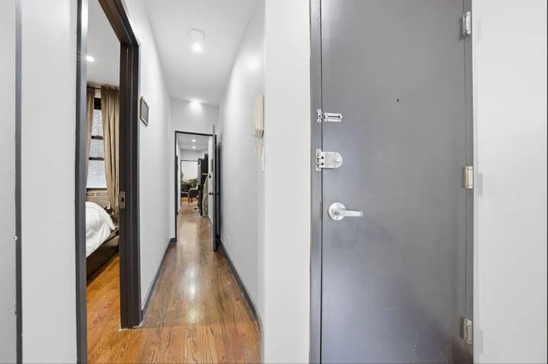 Private room with shared bathroom in Upper East Side – Furnished, photo 6