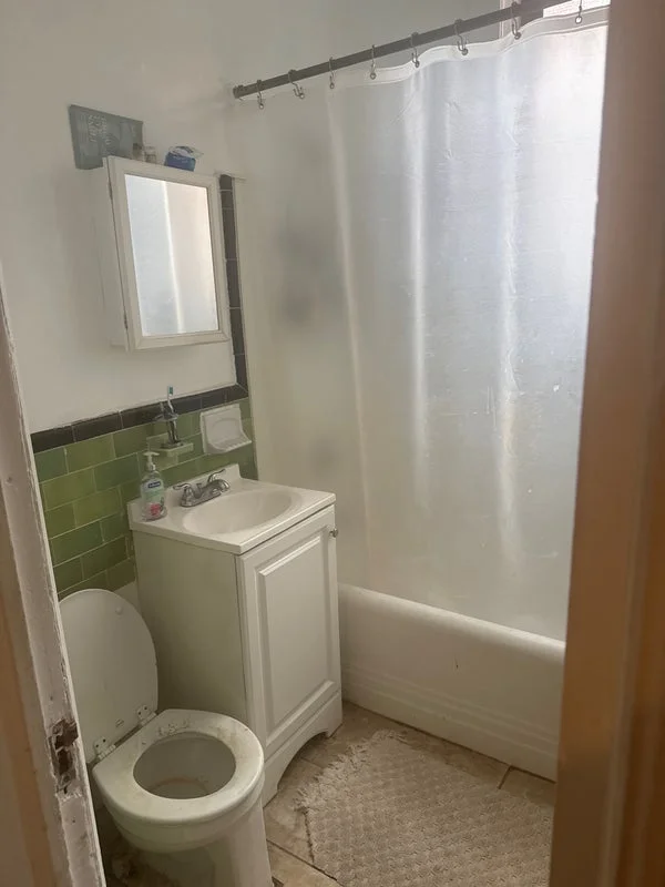 Private room with shared bathroom in Yorkville – Utilities included, photo 6