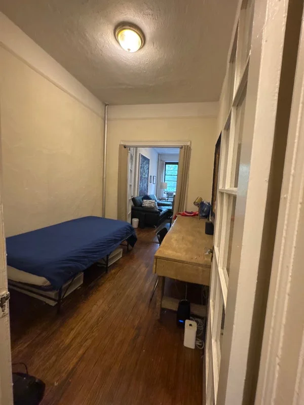Private room with shared bathroom in Yorkville – Utilities included, photo 5