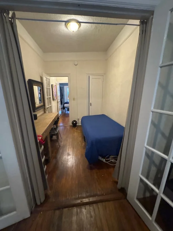Private room with shared bathroom in Yorkville – Utilities included, photo 4