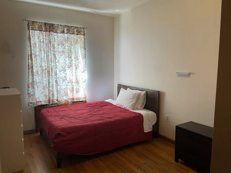 Private room with shared bathroom in Upper West Side – Furnished
