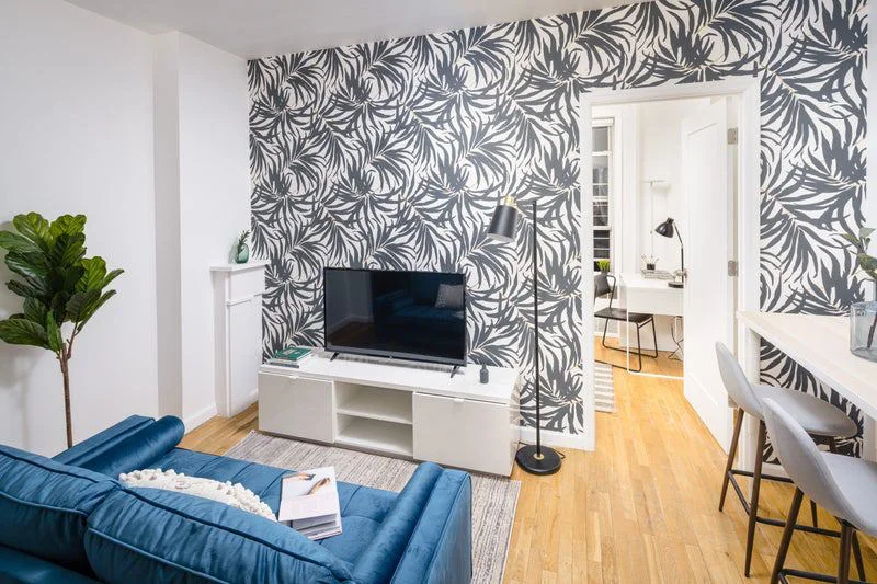 Private room with shared bathroom in Midtown – Furnished, photo 5