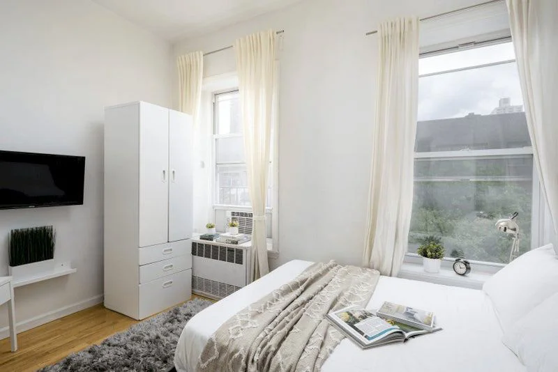 Private room with shared bathroom in Midtown – Furnished