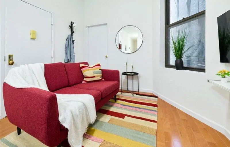 Private room with shared bathroom in Midtown – Furnished, photo 6