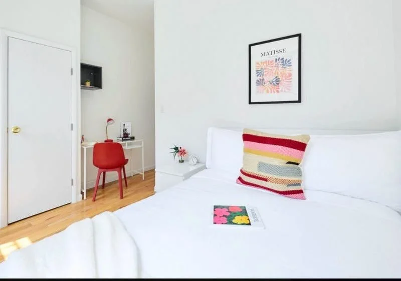 Private room with shared bathroom in Midtown – Furnished, photo 6