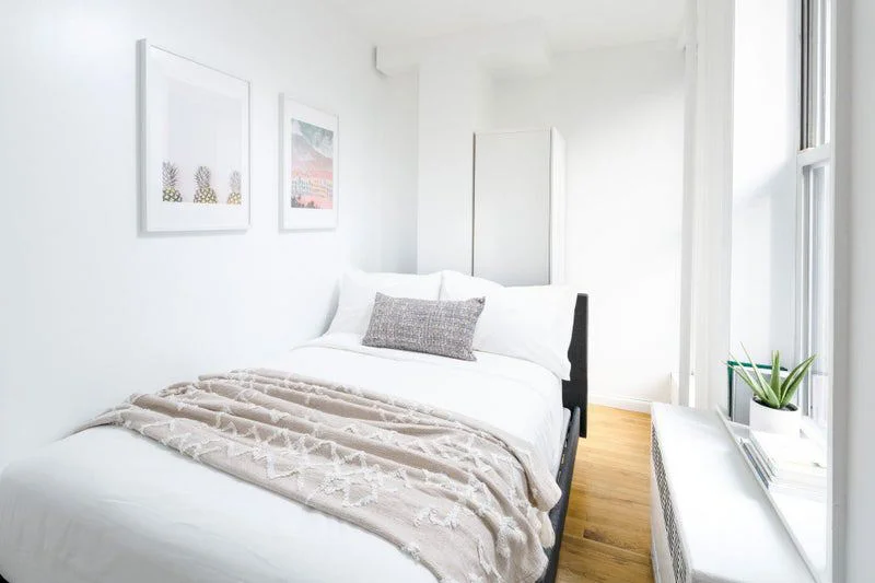 Private room with shared bathroom in Midtown – Furnished