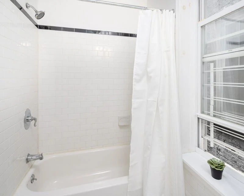 Private room with shared bathroom in Midtown – Furnished, photo 8