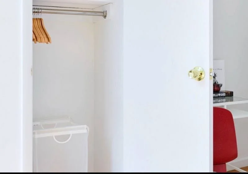 Private room with shared bathroom in Midtown – Furnished, photo 5