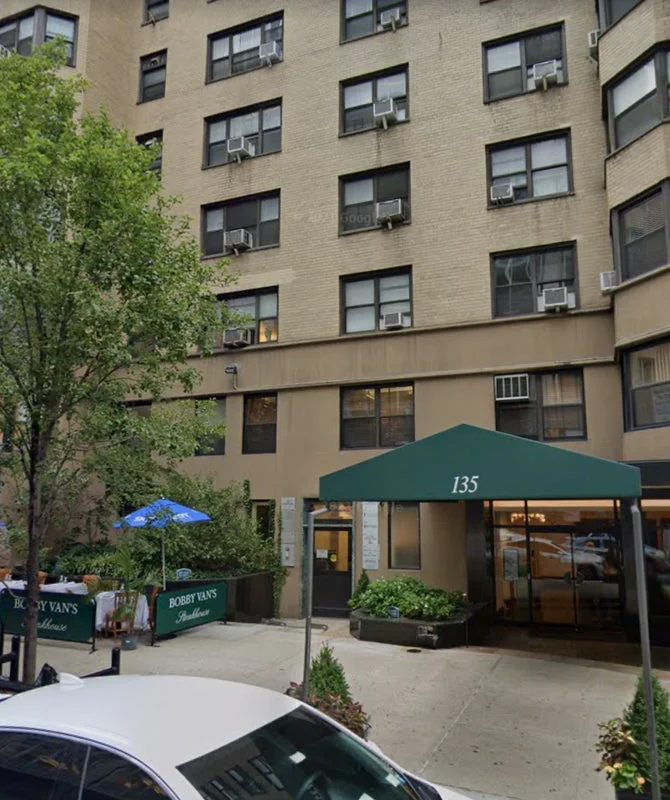Private room with shared bathroom in Midtown – Utilities included