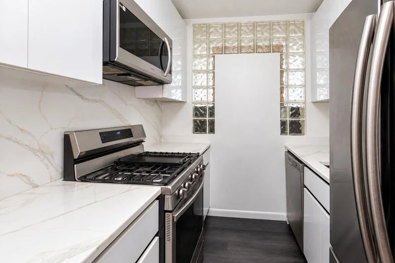 Private room with private bathroom in Midtown – Furnished, photo 5