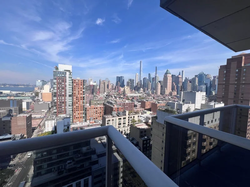 Private room with private bathroom in Midtown – Furnished, photo 4