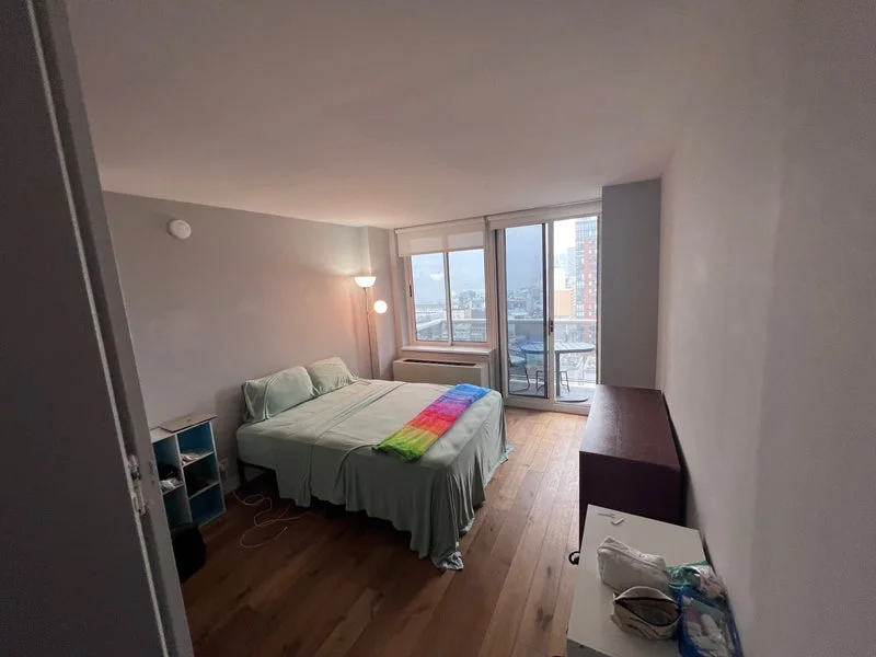 Private room with private bathroom in Midtown – Furnished