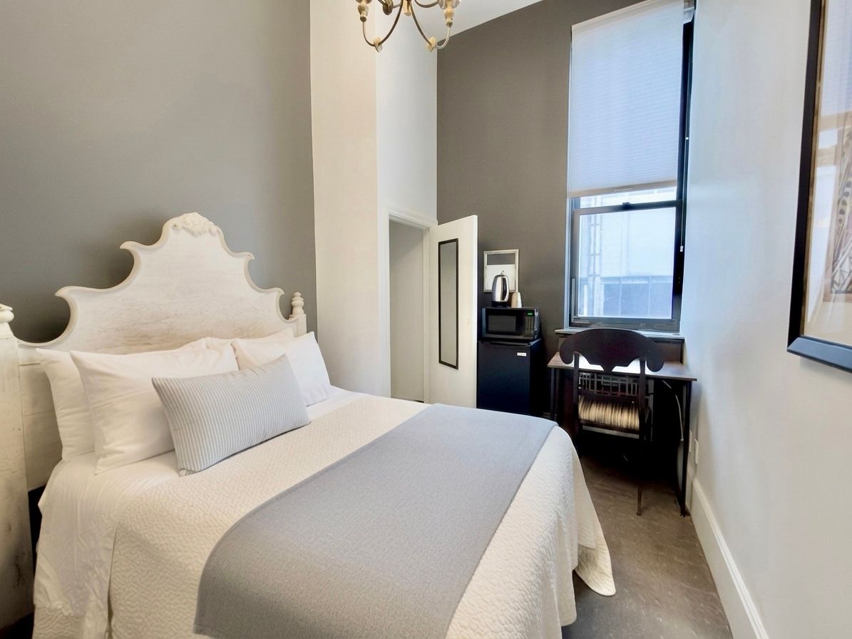 Private room in Midtown East – Furnished