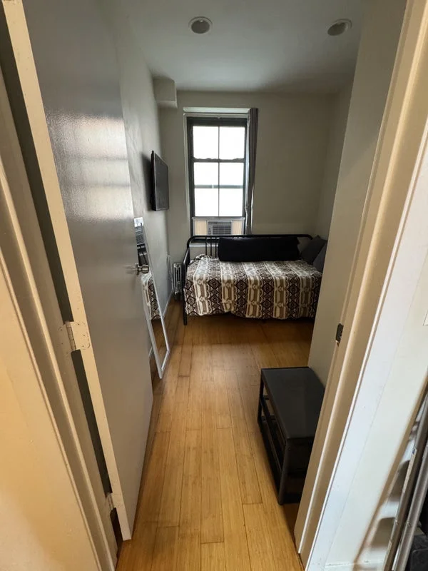 Private room with shared bathroom in Upper East Side – Utilities included, photo 5