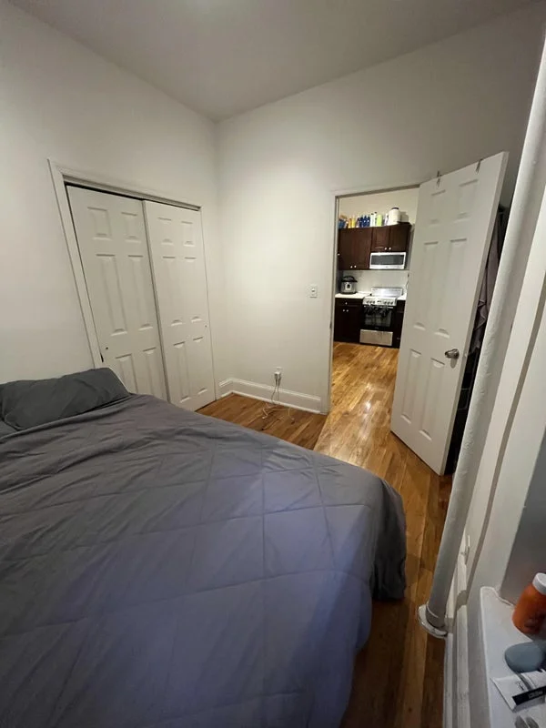 Private room with shared bathroom in Upper East Side – Furnished, photo 4
