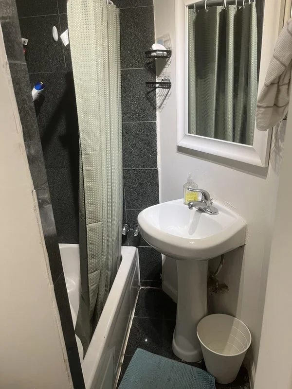 Private room with shared bathroom in Upper East Side – Furnished, photo 5