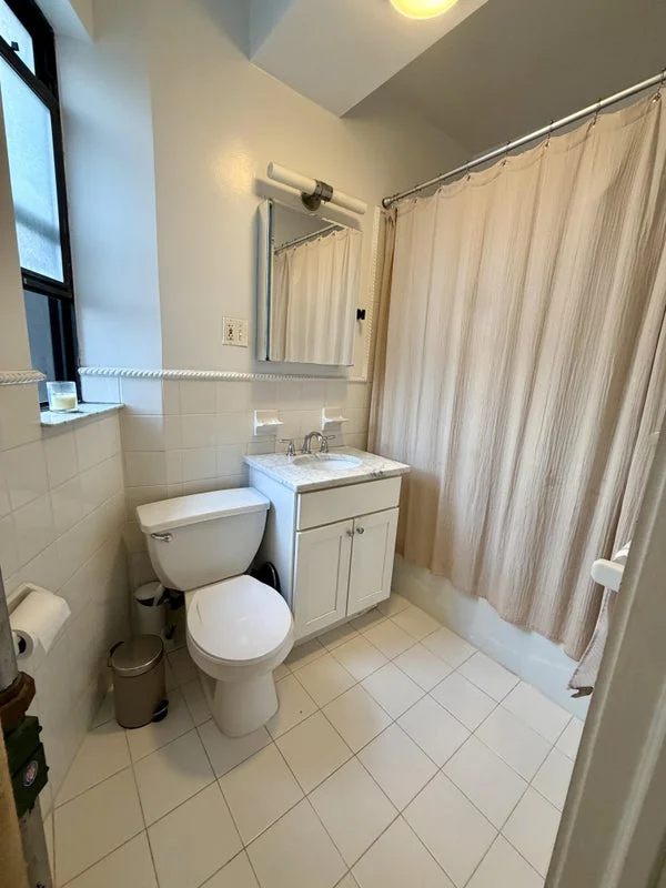 Private room with shared bathroom in Upper West Side – Furnished, photo 8