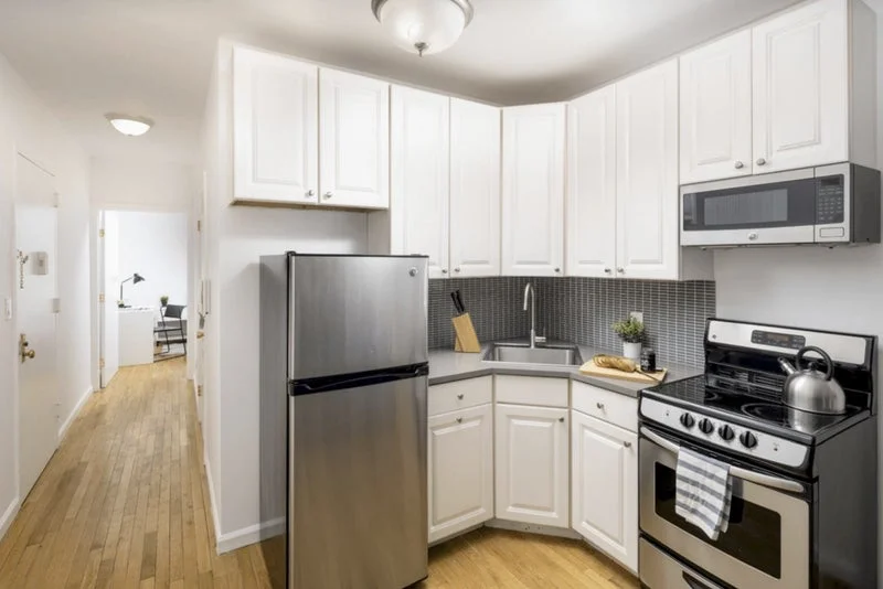 Private room with shared bathroom in Midtown – Furnished, photo 6