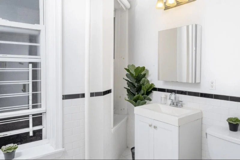 Private room with shared bathroom in Midtown – Furnished, photo 7