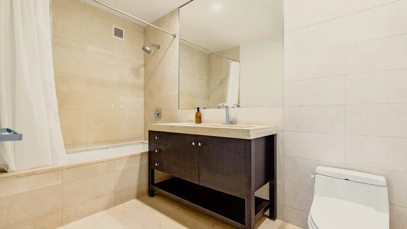 Private room with shared bathroom in Midtown – Furnished, photo 8
