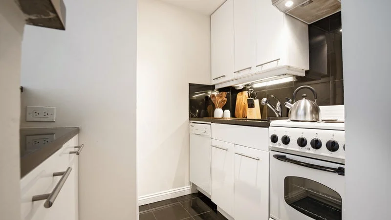 Private room with shared bathroom in Upper East Side – Furnished, photo 8