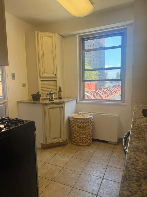 Private room with shared bathroom in Midtown – Utilities included, photo 5