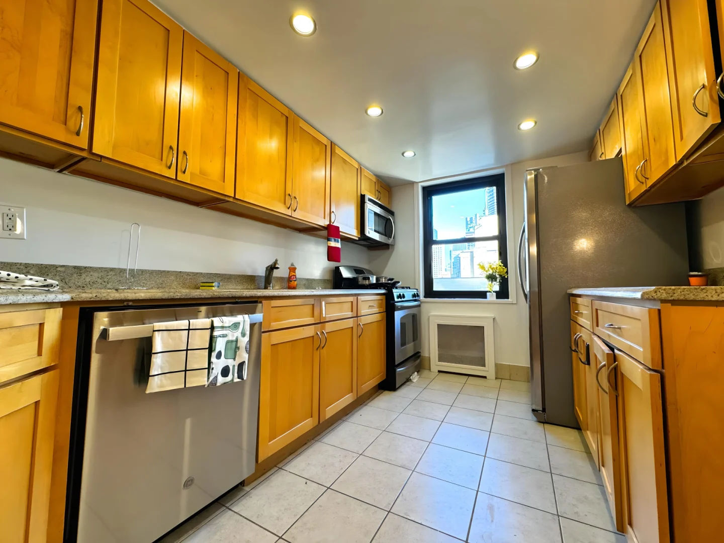 Private room in Midtown East – Furnished, photo 4