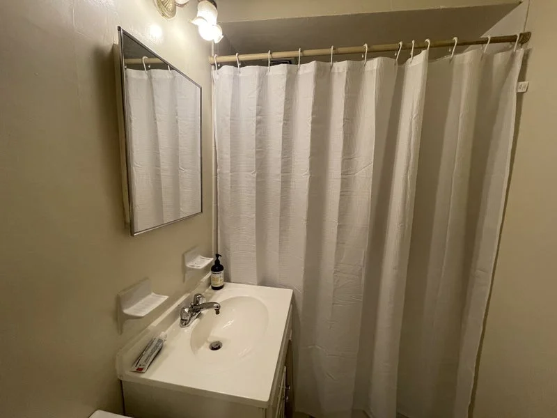 Private room with shared bathroom in Upper East Side – Furnished, photo 7