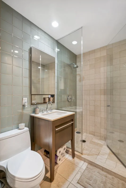 Private room with shared bathroom in Midtown – Furnished, photo 8
