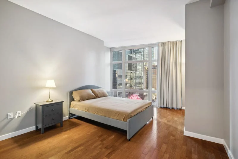 Private room with shared bathroom in Midtown – Furnished, photo 6