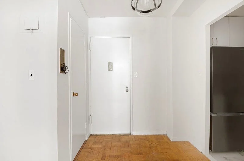 Private room with shared bathroom in Midtown – Furnished, photo 8